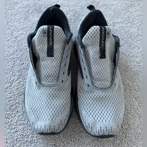 Brooks Men’s Levitate 5, size 8